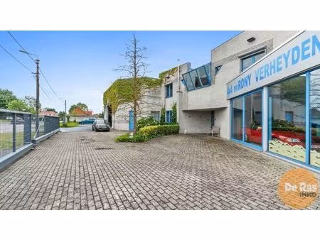 kalken - zeer centraal gelegen handelspand met ruim appartement