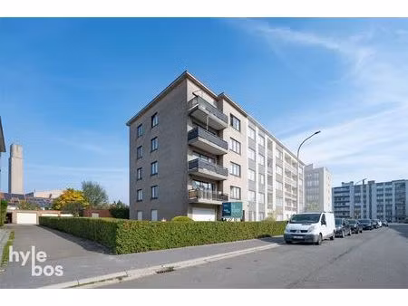 opbrengsteigendom met 5 ruime appartementen en garages op topligging