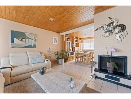 goed onderhouden woning met 3 slaapkamers op een zonning georiënteerd perceel te paal