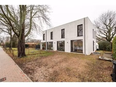 prachtige nieuwbouwwoning met 4 slpk én bureaumogelijkheden