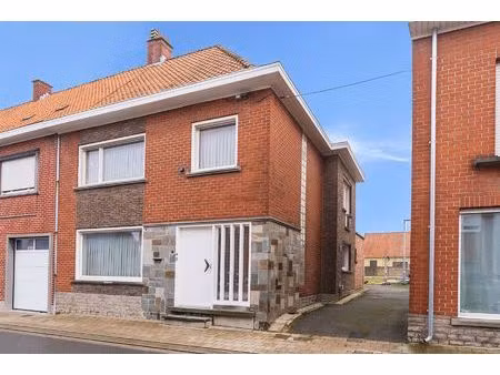 halfopen gezinswoning met licht  structuur en potentieel