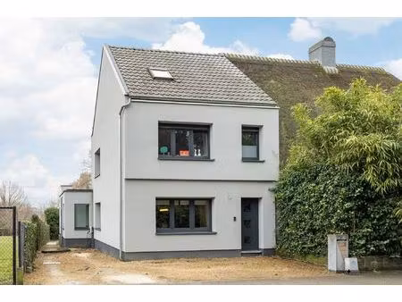instapklare woning met ruime tuin op gunstige locatie