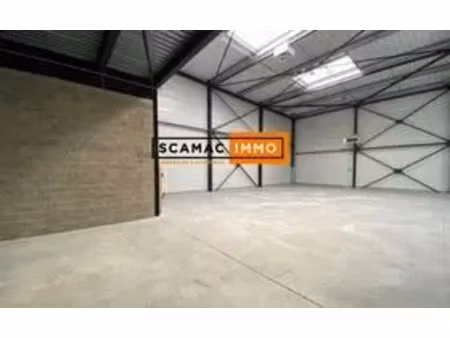 local d'activités de 305m²