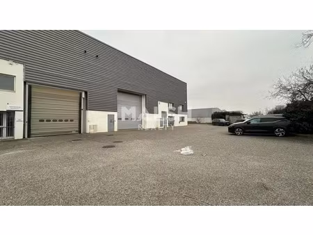local d'activités équipé de ponts roulants à chassieu - a louer - 1260 m²