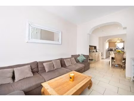 charmant huis met 5 slaapkamers van ± 200 m²