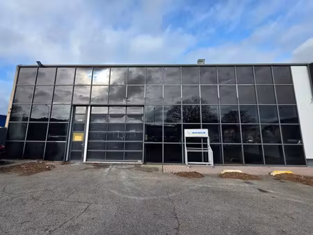 local type showroom de 406m²