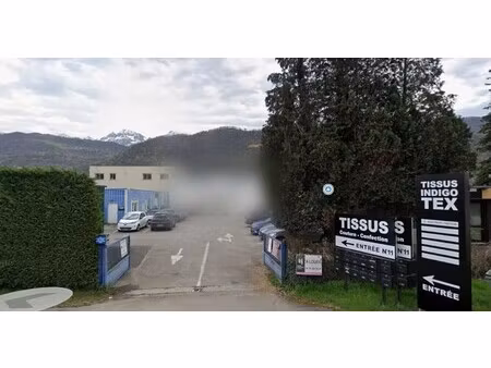 location local commercial