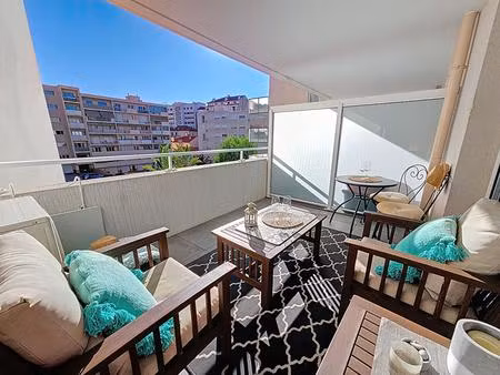 toulon st roch - t2  43 m² avec terrasse et pkg ss terrain au calme