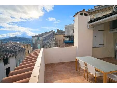 superbe demeure composée de trois appartements et de locaux commerciaux