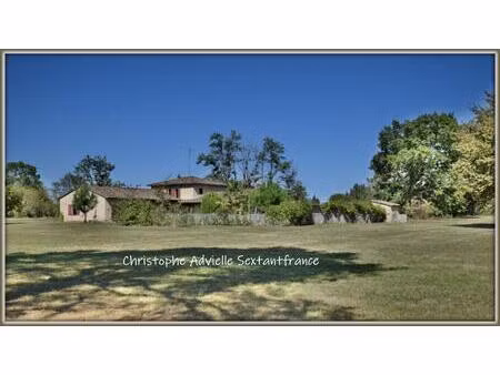 bergerac  villa d'architecte 280 m2 habitables   double garage  grande piscine sur 4.4 ha.