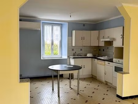 maison de village 3-faces avec garage et jardin à trois pas