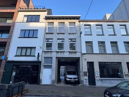 gerenoveerd appartement -2 slaapkamers