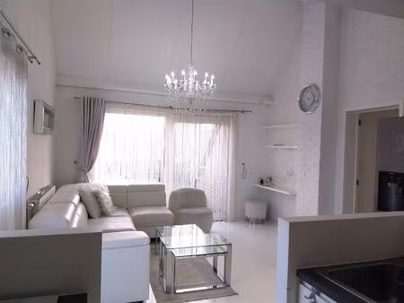 te huur: gemeubeld dakappartement met 2 slaapkamers te heusden!
