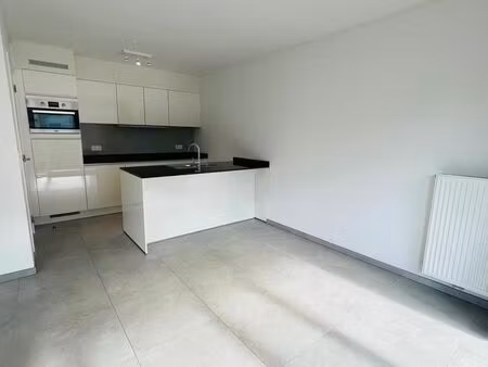 gelijkvloers 2 slpk-appartement met tuintje