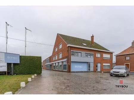 groot kantoorgebouw op toplocatie te ieper