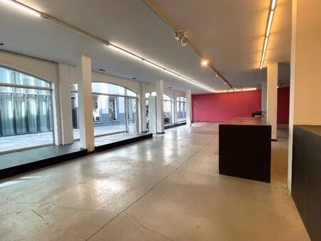 prachtige handelsruimte te huur in het centrum van kortrijk!