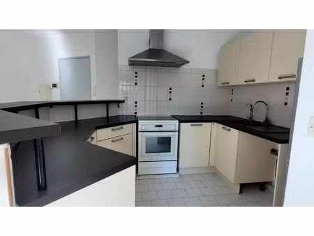 location appartement 2 pièces 53 m² à uzès (30700)