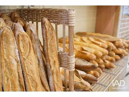 vente bureaux et commerces à saintes (17100) : à vendre / 84m² saintes