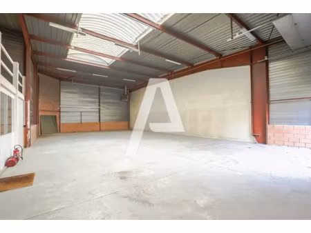 a louer - entrepôt avec bureaux en r+1 à collégien de 402m² à proximité a4 et zac - idéale