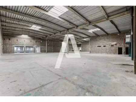 a louer - entrepôts et bureaux d'accompagnement dans un parc d'activité tertiaire à proxim