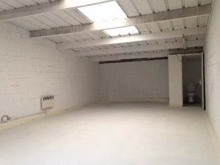 local d'activités de 80m²