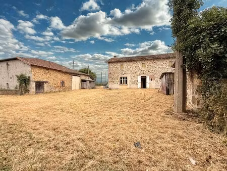 maison à potentiel avec grange  proche de brigueuil