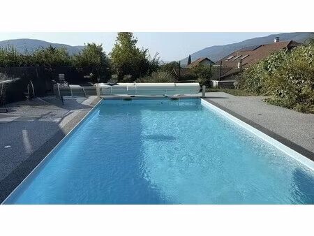 maison familiale 201m2 avec piscine et vue montagne