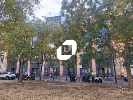 a louer  bureaux avec patio privatif !