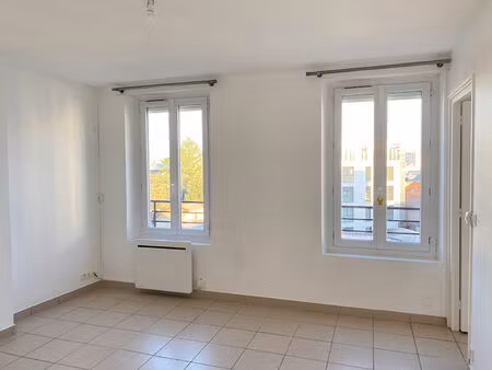 location appartement 3 pièces  42.79m²  saint