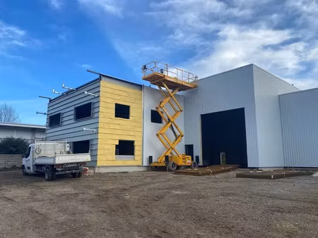 a louer - local d'activites - 1050 m² - bassens zi