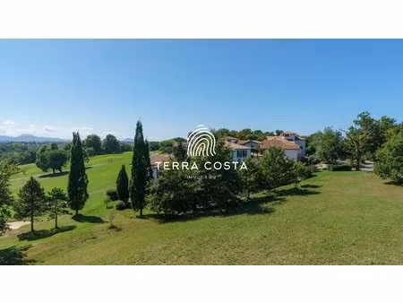 golf arcangues superbe t4 avec terrasse de 50m² vue montagnes