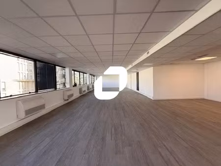 a louer  au pied du rer a