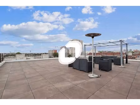 a louer  bureaux avec terrasse au pied du rer