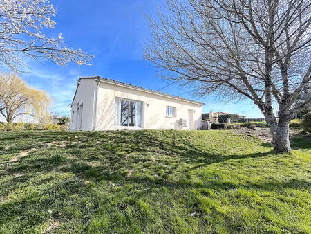 location maison 4 pièces 125 m² à blaye (33390)