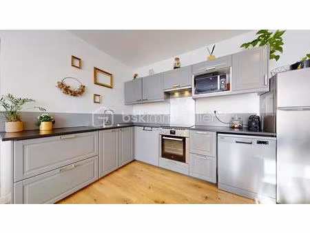 appartement/maison de ville entièrement rénové avec 2 chambres