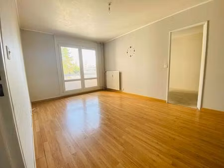 t2 petit quevilly à 50 mètres du métro