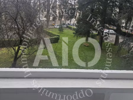 appartement t5 pièces avec balcons  cave et stationnement av