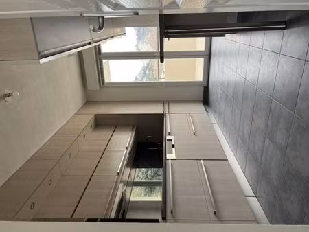 location appartement 4 pièces 93 m² à saint-andré-de-la-roche (06730)