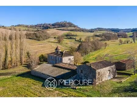 authentique ferme fortifiee pour projet equestre ou touristique