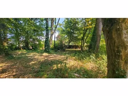 terrain â bâtir plat idealement situe