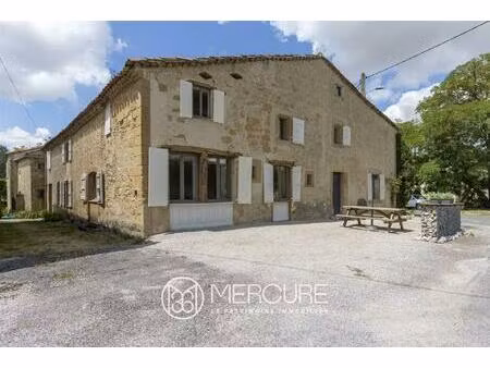 grande maison ancienne divisee en deux logements