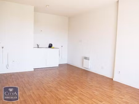 location appartement 2 pièces 36m² trelaze 49800