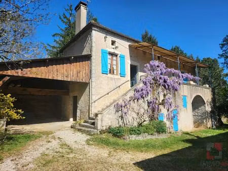 ensemble immobilier en pierre à rénover