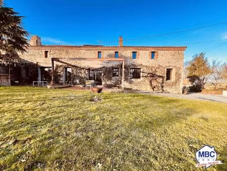 vente maison à beaupréau-en-mauges (49600) : à vendre / 243m² beaupréau-en-mauges