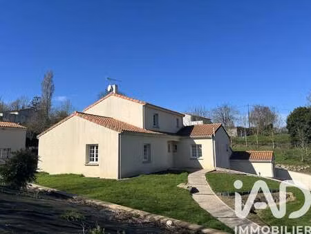 vente maison à réaumur (85700) : à vendre / 162m² réaumur