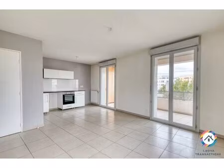 plein centre  appartement récent t2 avec balcon– résidence verte en cœur de ville