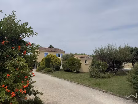 vente maison 8 pièces 212 m² à pierrelatte (26700)  459 000 €