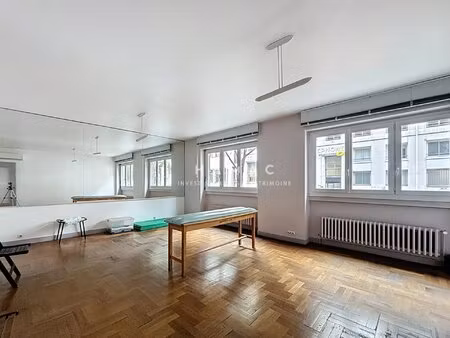 - ́ - ̀ - ² - - - ( ) - & ̧ - - -