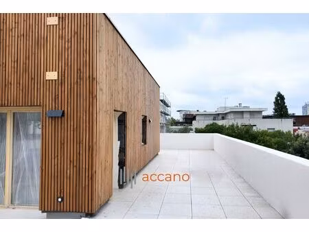 toit-terrasse dans une rue calme