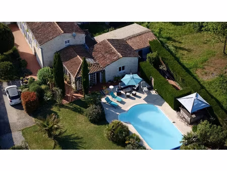 vente maison 7 pièces 220 m² à saint-agnant (17620)  499 000 €